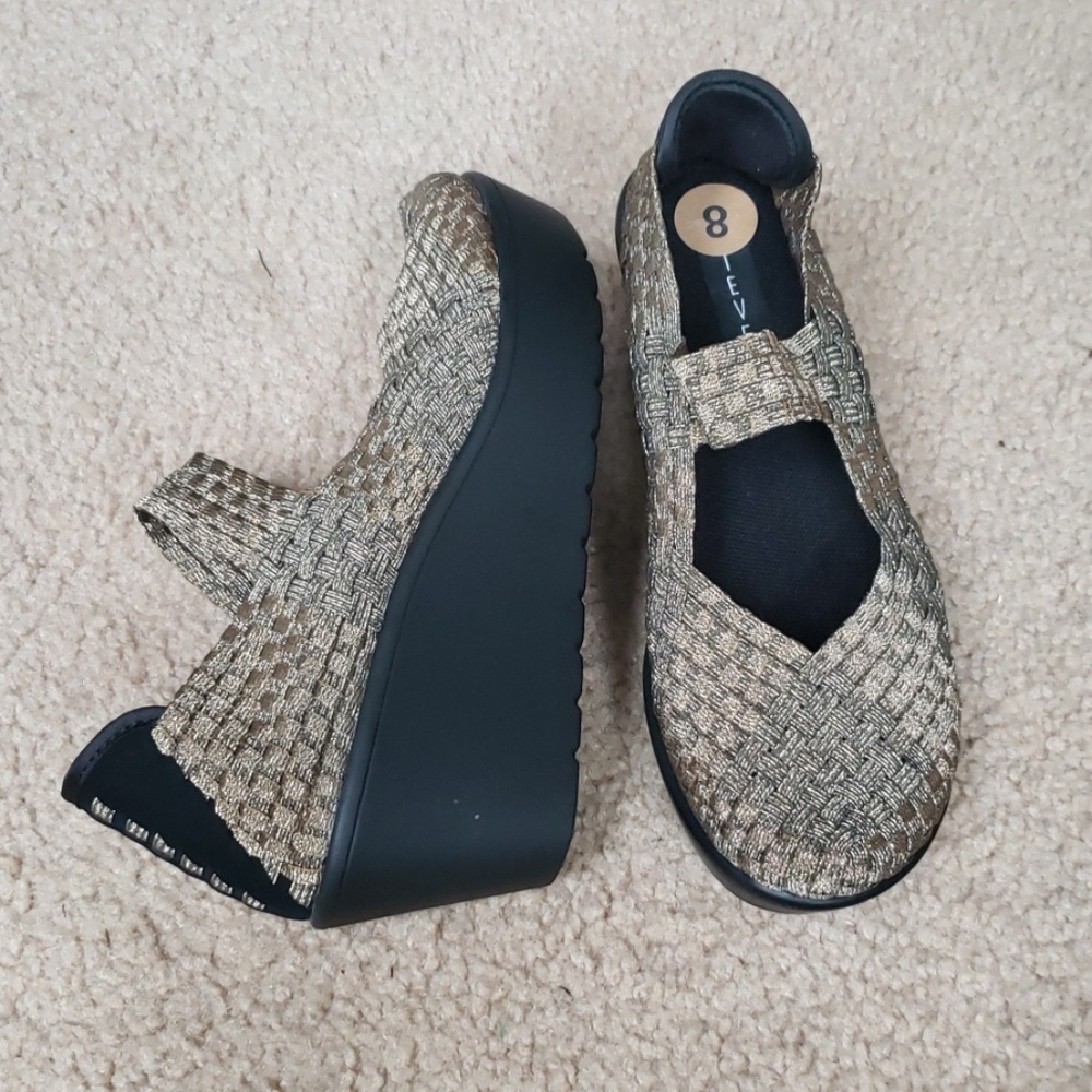 Steven by Steve Madden gold and back wedge